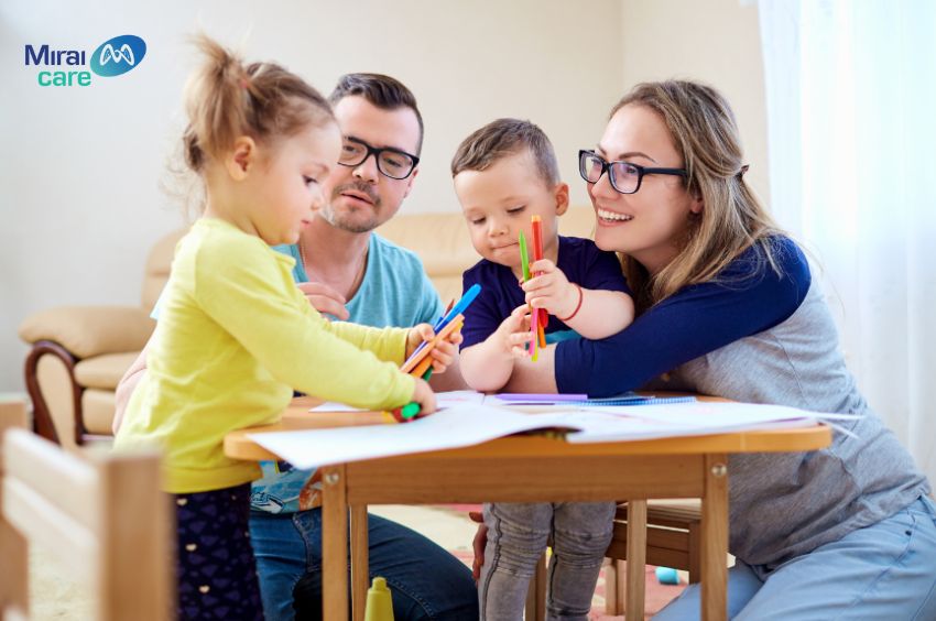 Sự phối hợp chặt chẽ giữa trung tâm và gia đình giúp trẻ tiến bộ bền vững hơn.